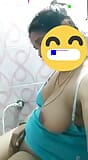 Profesora universitaria tamil masturbándose en el baño de la universidad snapshot 2