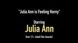 Chupando polla MILF julia ann ordeña un duro palpitante dick snapshot 1