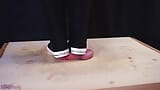 Давка члена на полный вес в высокой обуви Converse - дрочка сапогами, дрочка обувью snapshot 1