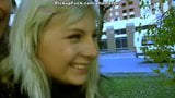 Teen Teen-Dreier-Sex auf dem Balkon snapshot 8