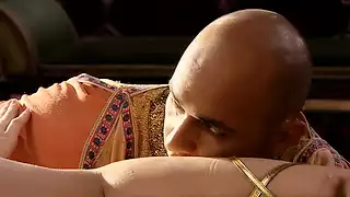 Дәретханада бейтаныс адамды сиқытады