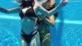 Chicas sexy con grandes tetas nadan bajo el agua en la piscina snapshot 7