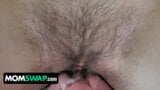 Momswap - hete cougars April Storm en Nickey Huntsman krijgen een speciale massagebehandeling van gelukkige hengsten snapshot 10