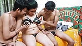 GADIS SEKSI INDIA DIENTOT SAMA DUA PRIA KONTOL BESAR, SEKS THREESOME HABIS-HABISAN snapshot 3