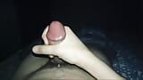 Adolescente apenas legal masturbándose todo el día y terminar con dos grandes corridas de carga snapshot 16