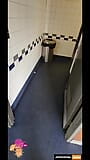 johnholmesjunior बड़े वीर्य के लोड के साथ सार्वजनिक बाथरूम में बहुत जोखिम भरा एकल शो करती है snapshot 1