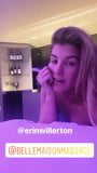 Erin Willerton et une amie brune dans un salon après un massage snapshot 1