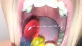 Vore Fetisch - Aaron isst Gummi-Elfen-Video 1 snapshot 3