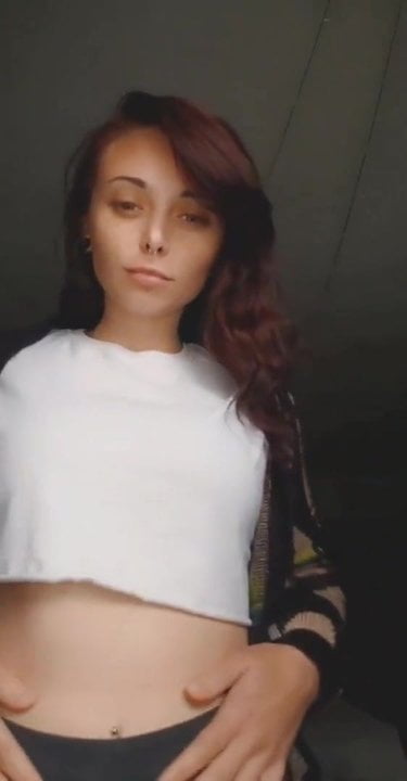 Suce mes seins bébé