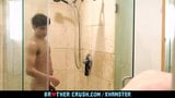 Grande cazzo fa sesso in doccia con il fratellastro snapshot 3