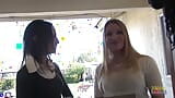 Dos chicas cachondas jugando con la gran polla negra de su vecina snapshot 2