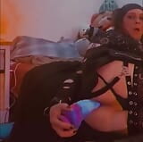 Sexig goth trans flicka bärnsten addams knullar heref med enorm leksak snapshot 2