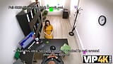 VIP4K. Mia Evans veut un nouvel appartement ? Séduire l'agent de crédit alors ! snapshot 12