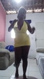 Garota bailando un momento con las tetas snapshot 1