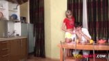 Une petite blonde en short se fait baiser brutalement sur la table de la cuisine snapshot 2