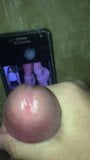 アシュリー・ベンソンのセクシーな足の赤いつま先の爪に射精 snapshot 5