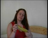 Banane verschwindet in ihre fette fotze! fette schlampe ist immer hungrig! retro, german amateur, german milf, chubby snapshot 3