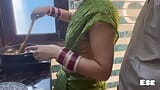 Esposa india del pueblo follada en la cocina con marido snapshot 5