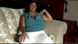 Tetona negra bbw milf habla sucio sobre su primera cogida snapshot 6