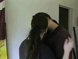Un couple baise devant la caméra pour la première fois snapshot 2
