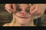 Tortura facciale divertente con una bionda carina snapshot 10