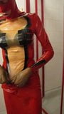 in Latexhose gepinkelt snapshot 2