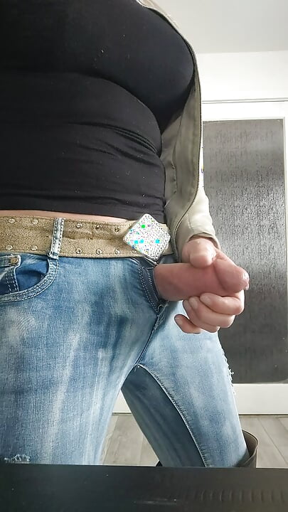 Σέξι crossdresser με μεγάλα βυζιά, χοντρός πούτσος χύνει