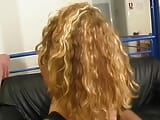 Franse blonde dame is dol op het eten van warm sperma na een harde neukpartij snapshot 10