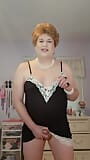 Gouden meid Vicki is een hebzuchtige oma-tranny snapshot 6