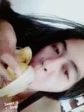 Filipina julie mamada con un plátano snapshot 2