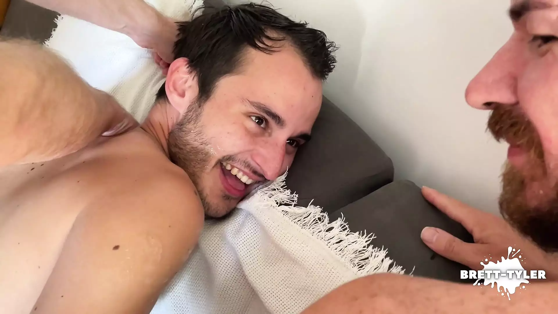 4 horny jocks have a bareback orgy with cumshot 