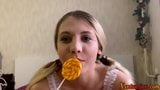 Lollipop cam babe vingert strakke kut snapshot 3