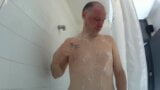 Kudoslong in der Dusche rasiert seinen Körper und Schwanz beim Wichsen snapshot 7