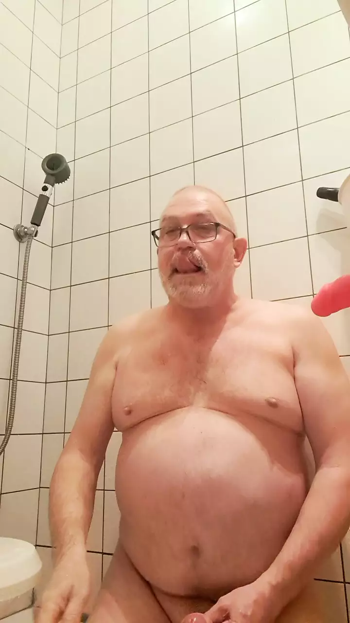 Alter Typ Masturbiert In Der Dusche XHamster