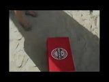 Menina indonésia enlouquecida na praia de bali snapshot 1