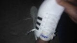 Fodendo e gozando no meu tênis adidas snapshot 3