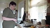 Auntjudysxxx - rondborstige rijpe huisvrouw Layla Bird zuigt je pik in de keuken (pov) snapshot 4