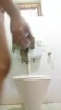 Una casalinga indiana arrapata si infila un dildo nella figa bagnata snapshot 9