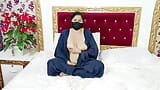 Niqab 穆斯林女士用一根大假阳具操逼 snapshot 5