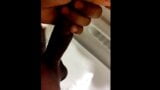 Masturbation in der Toilette, kleiner Schwanz snapshot 9