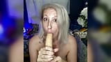 Um vibrador e um boquete desleixado snapshot 15