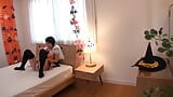 Азиатское азиатское японское порно - возбужденная шлюшка мастурбирует перед скачкой snapshot 3