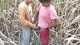 Indische homo - drie universiteitsjongens uit een klein dorp hebben seks met een echt meisje in de velden snapshot 4