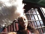 Leuke schattige gekleurde vrouw geniet van het neuken van haar poesje in de kamer met een glazige binnenwelving snapshot 1