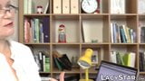 Горячая бабуля-доктор Lacey Starr излечивает пациента межрасовым сексом snapshot 9
