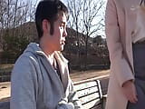 M589G05 My mother ... I like it as a woman! Mother who is puzzled by his son's sad confession. snapshot 2