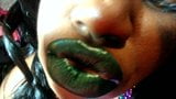 Venomous green lips snapshot 7