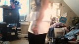 Missy123sassy, une tapette dans une robe courte incroyablement moulante et un soutien-gorge snapshot 3