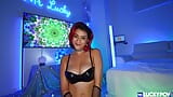 Roxie Sinner tem orgasmos intensos a noite toda snapshot 2