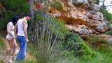 Pareja cachonda le gusta el sexo al aire libre en el lago snapshot 1